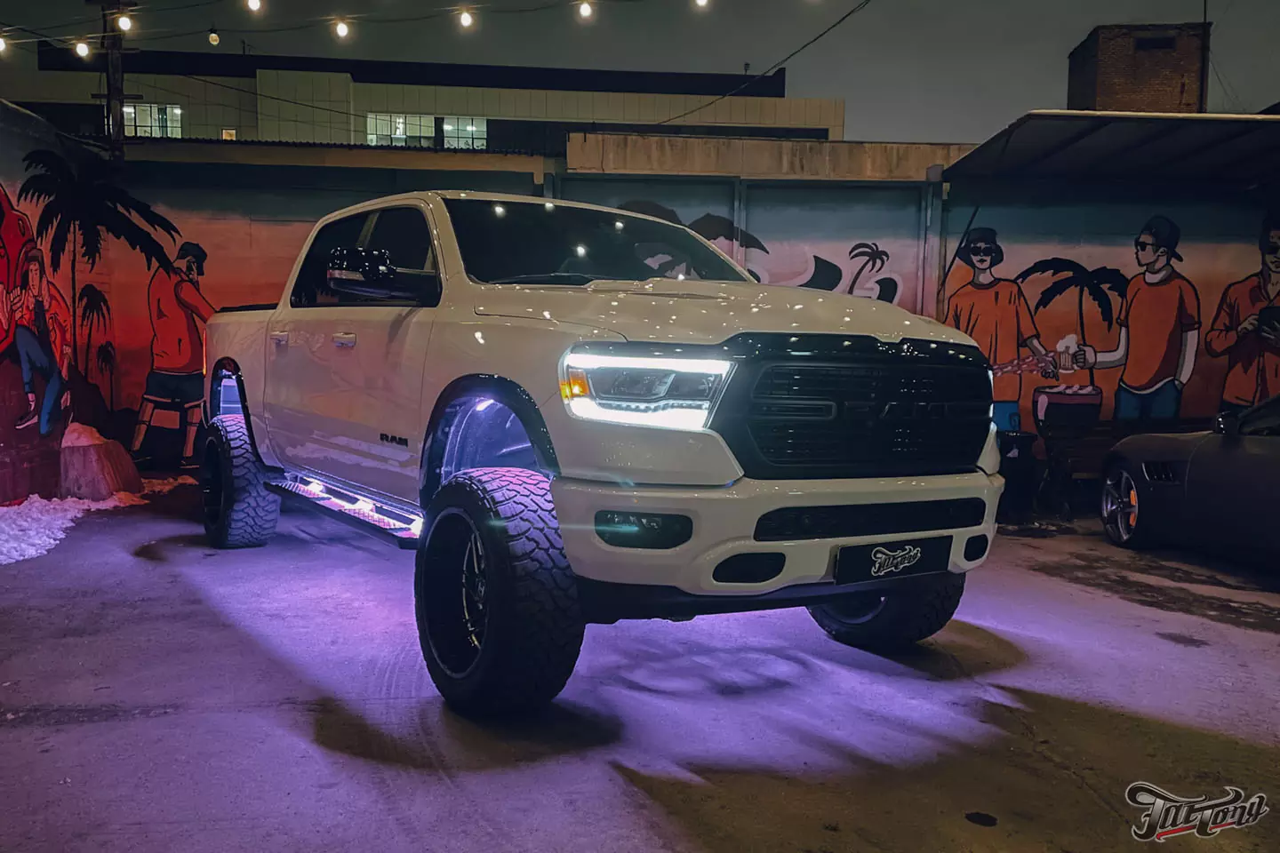 Подсветка арок и порогов в стиле американских автомобилей для RAM 1500 Laramie! +Шумоизоляция арок и окрас деталей экстерьера